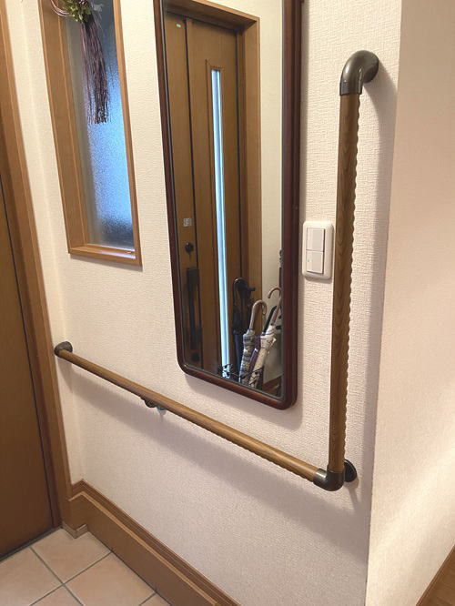 玄関手すりＬ型(施工例3)