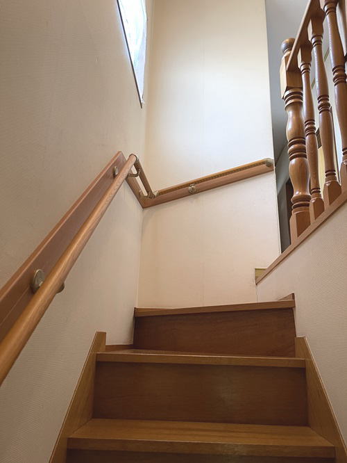 補強板80使用の階段手すり(取付例04上)