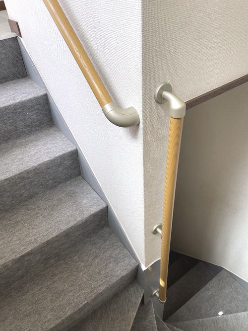 階段たて手すり(取付例13)