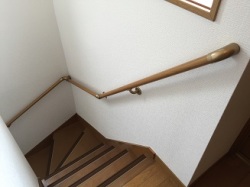 階段手すり取付方法（DIY）と階段手すり（棒・金具）の商品一覧