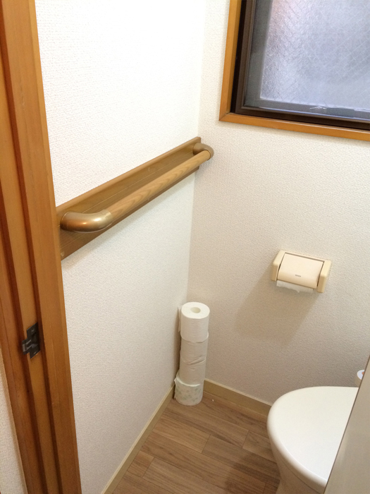 トイレ手すり補強板付きの取付工事1